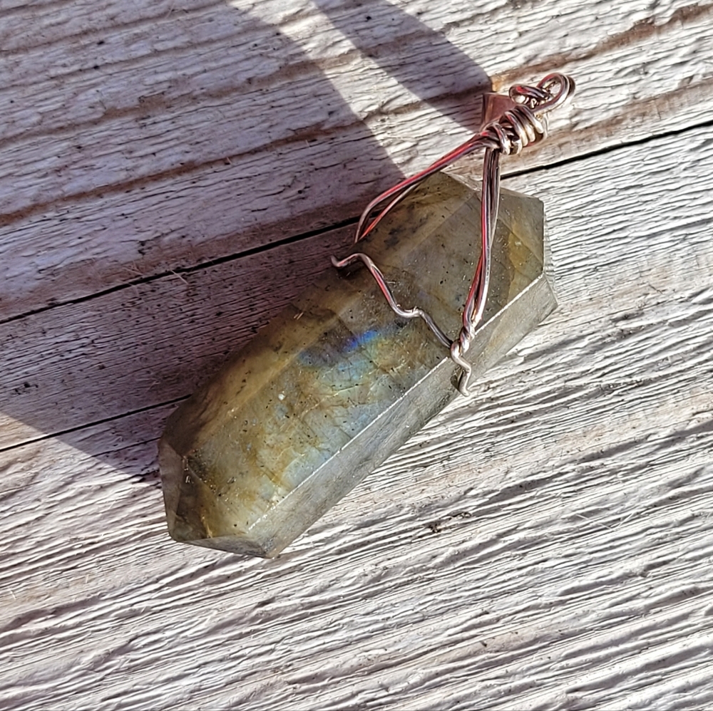 Labradorite point